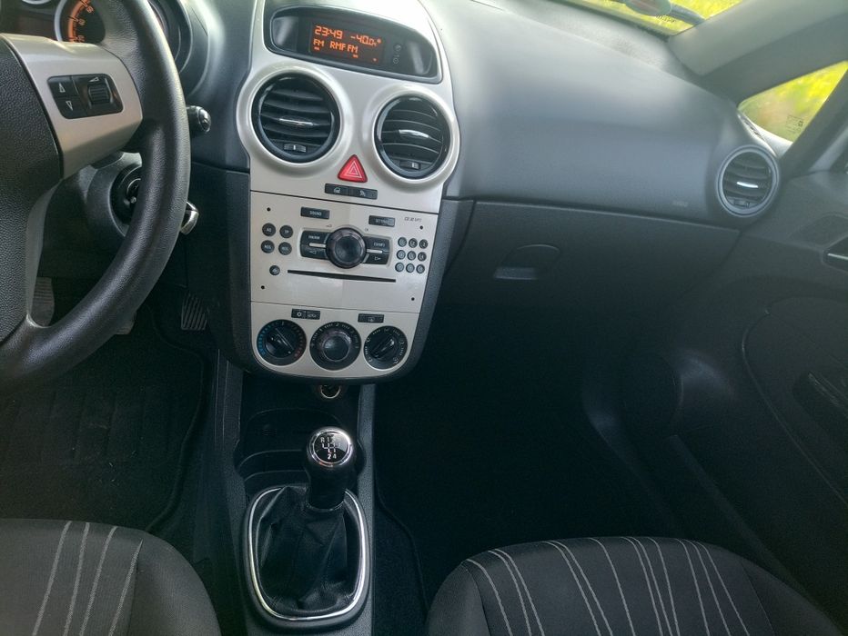 Sprzedam Opel Corsa D,1.2benz, klimatyzacja 101tys km polecam