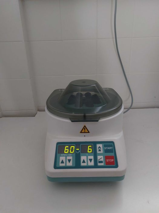 Centrífugadora de Laboratório, Hettich Zentrifugen, 8 tubos, 6000 rpm