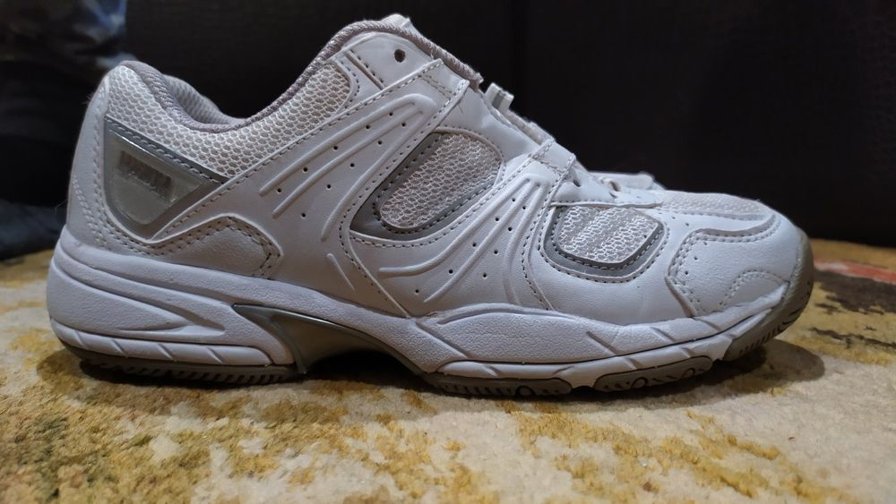 Продам   кросівки