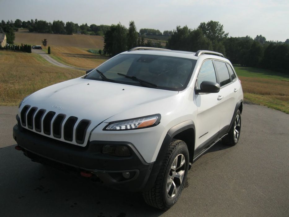 Jeep Cherokee trailhawk 3200ccm 300 KM uszkodzony może być na części