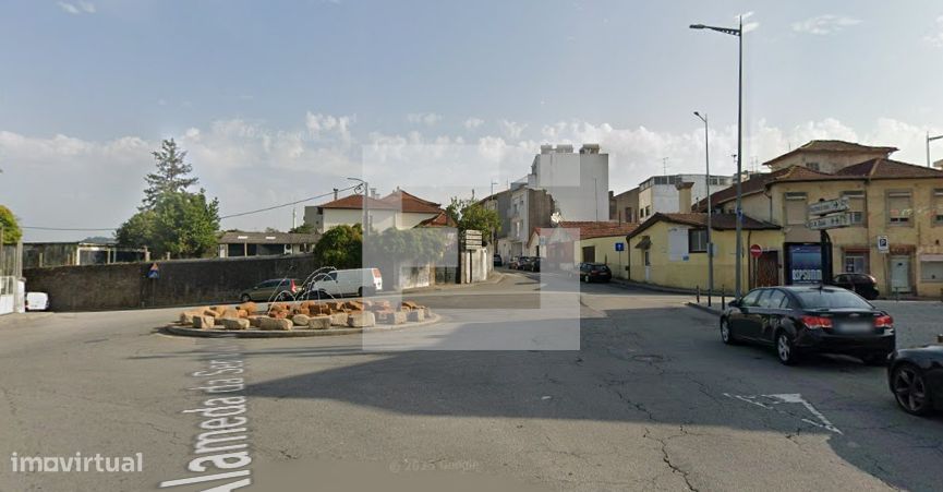 Moradia T2+1 com jardim junto à Serra do Pilar em Gaia