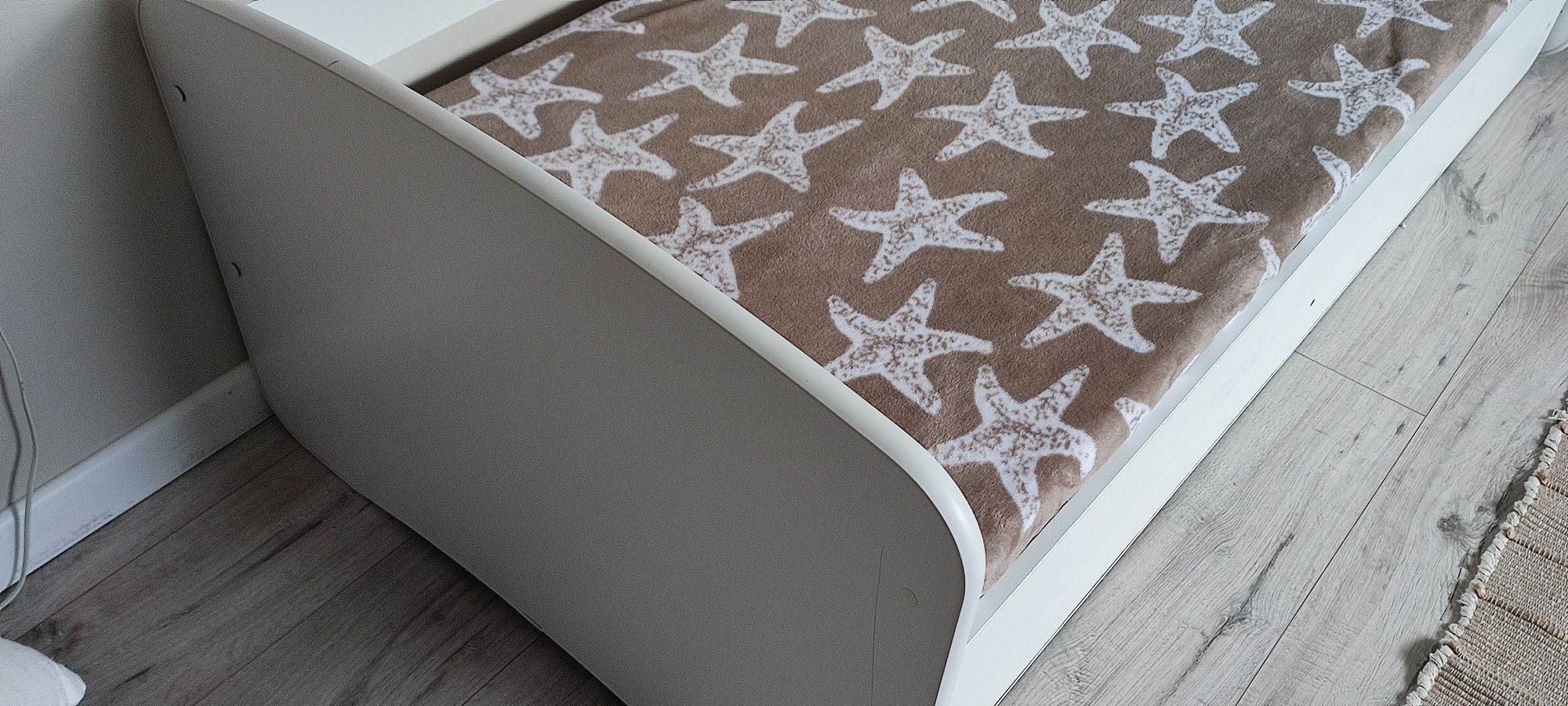 Łóżko dziecięce drewniane białe 80x180 cm wysuwana szuflada