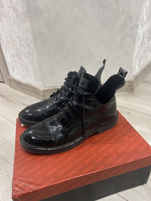 Ботінки лаковані