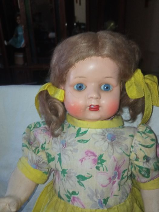 Bonecas antigas em bom estado