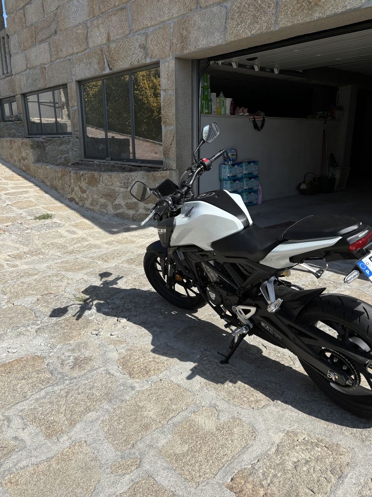 Honda CB125R – 2024 – 127 km – Como Nova