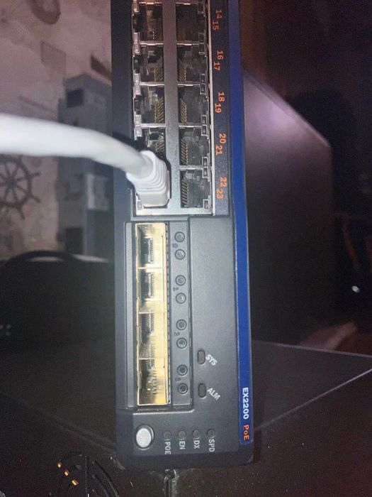 Коммутатор L3 Juniper EX2200-24P-4G 24-PoE+