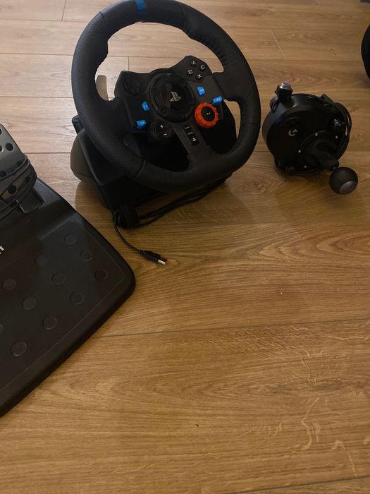 Logitech g29 в идеальном состоянии полный набор руль,падали,коробка