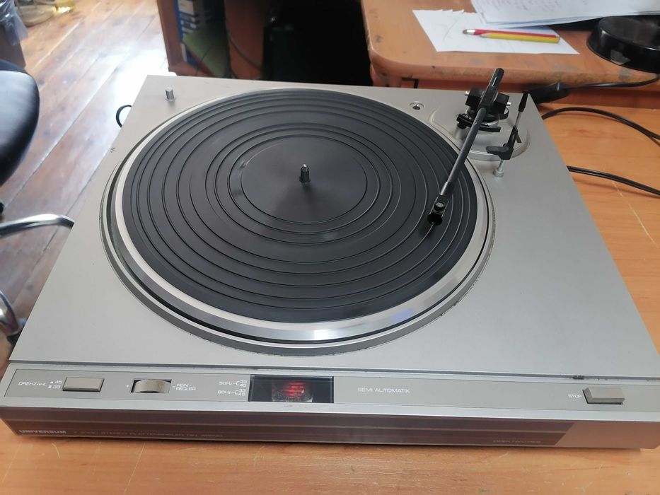 Gramofon Universum F2330
