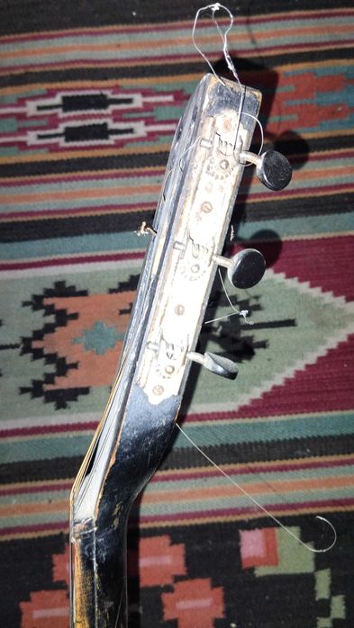 Гітара 7 струн ( зроблена на 6 струн)