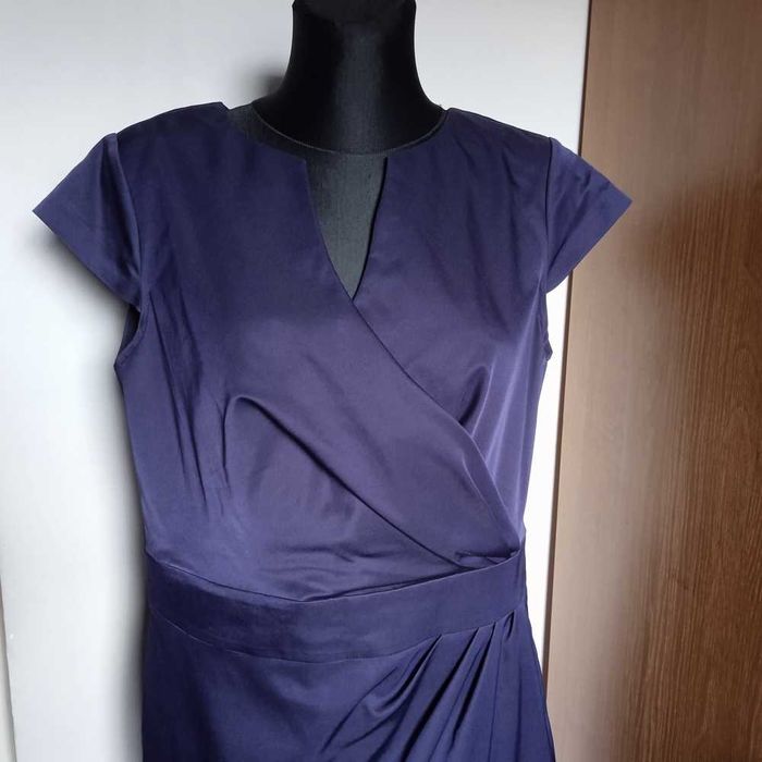 Granatowa sukienka ładny dekolt r. 46