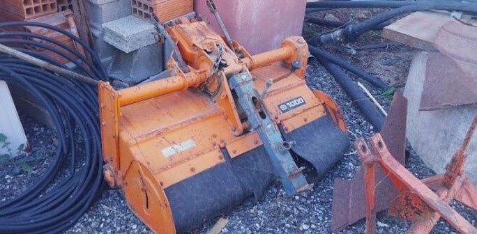 Vendo Trator Kubota B7001 e alfaias