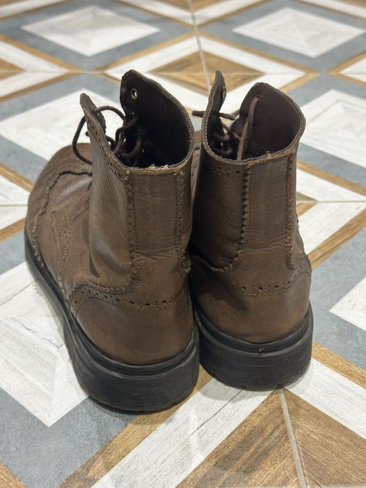 Класичні шкіряні черевики (броги)