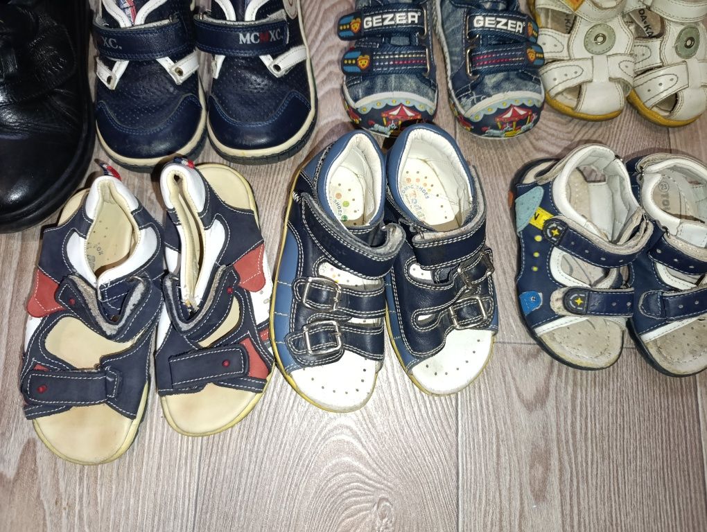 Продам Дитяче шкіряне взуття 12 пар + 2 пари