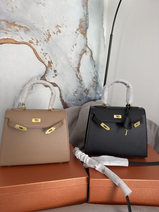 Сумки шкіряні.