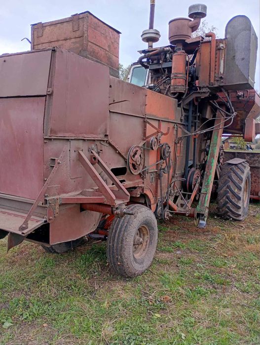 Продам два  комбаїни НИВА