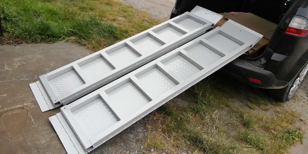 Dwuczęściowy podjazd rampa  najazdowa 220x90 cm. 1 Tona