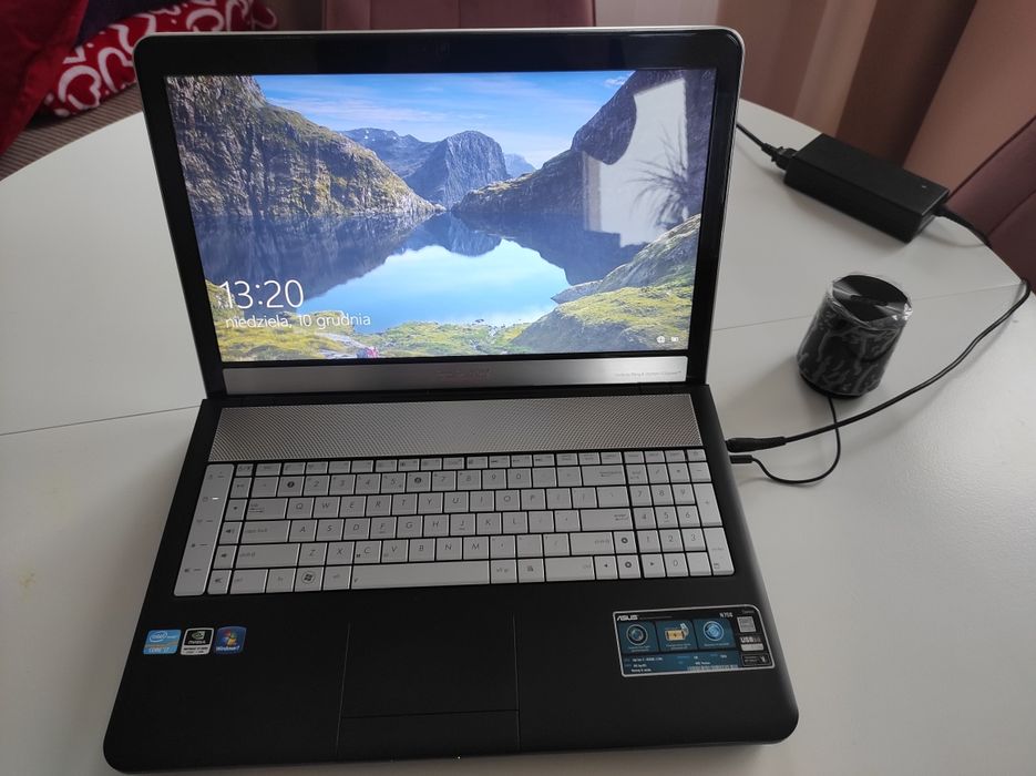 Laptop multimedialny Asus N75S 17" 1920x1080 8 Gb RAM, 750 GB HDD, GeF