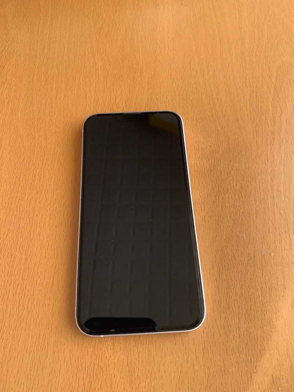 Модель IPHONE  13  в отличном состоянии  , чехол в подарок