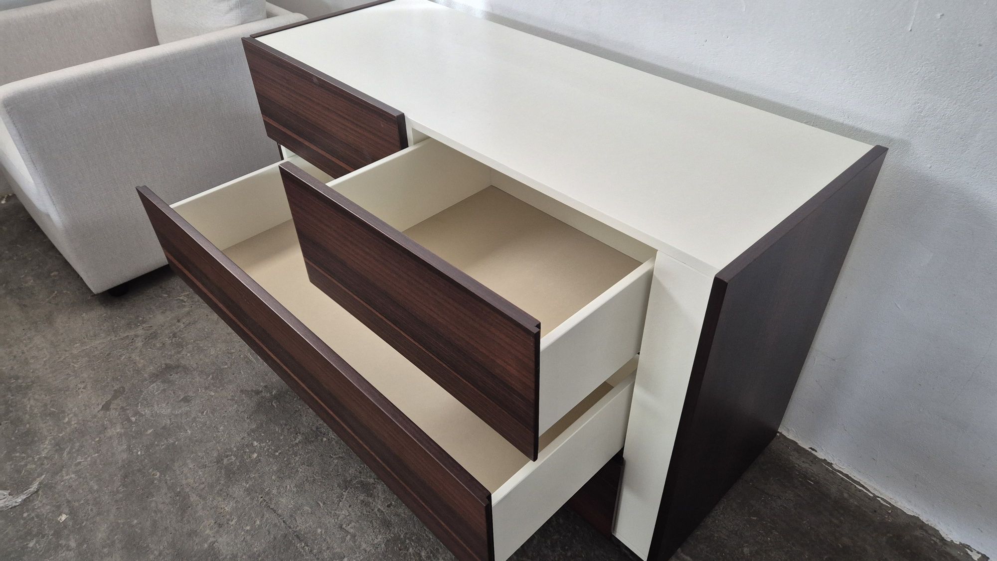 Cómoda 4Gavetas Eucalipto Fumado e Lacado Beige