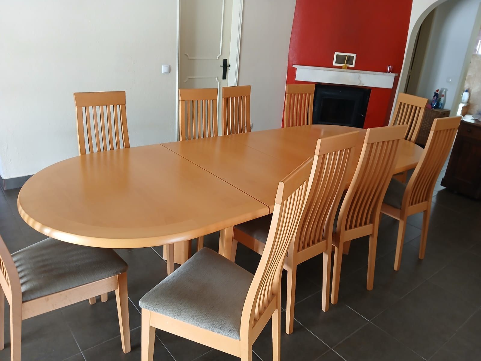 Mesa com 10 cadeiras