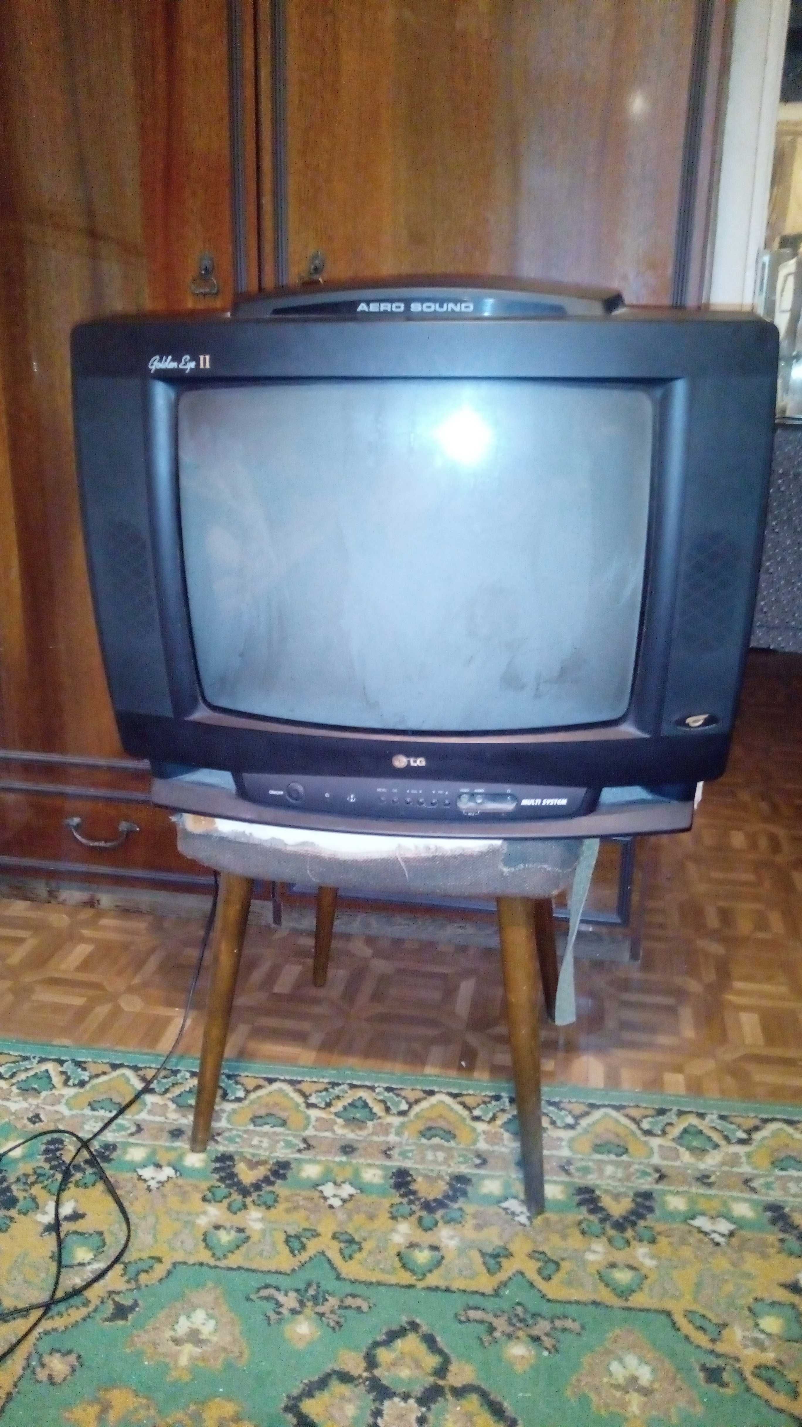 Телевизор Самсунг на кухню диагональ 34 см.
