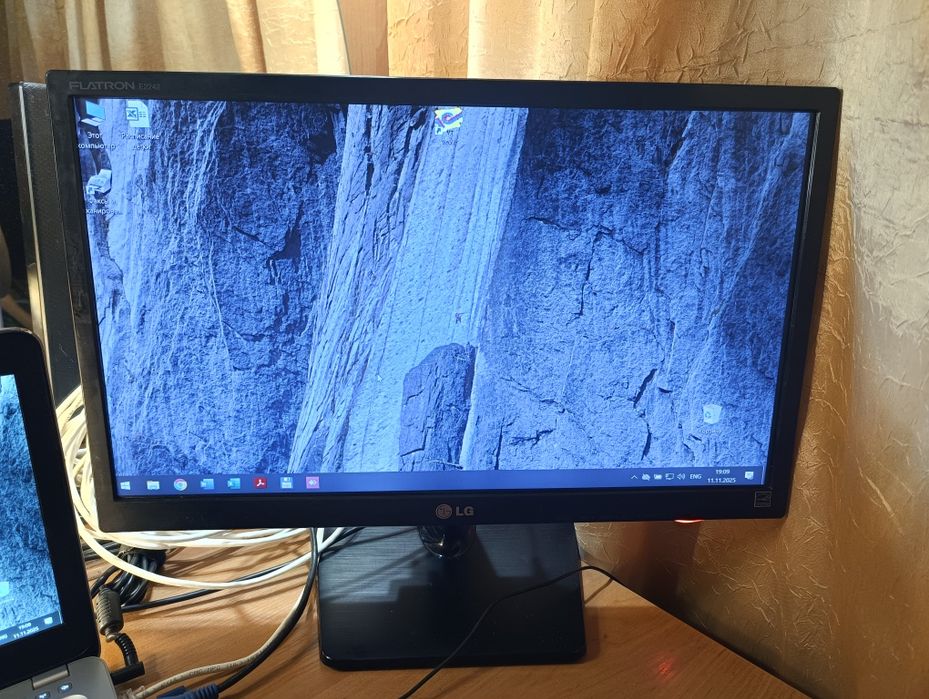 Монітор LG Flatron Е2242Т