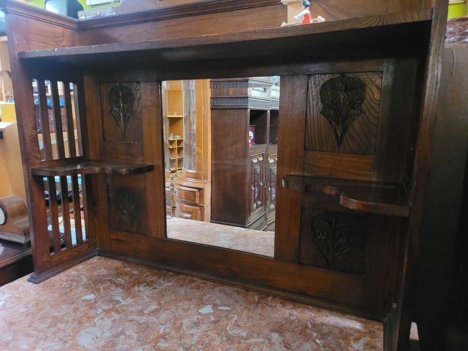 Móvel antigo em madeira maciça com tampo em pedra