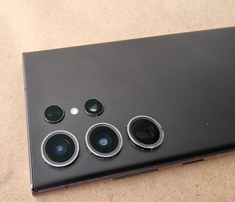 Samsung S23 Ultra 512GB.  Muito bom. Ecrã sem riscos.