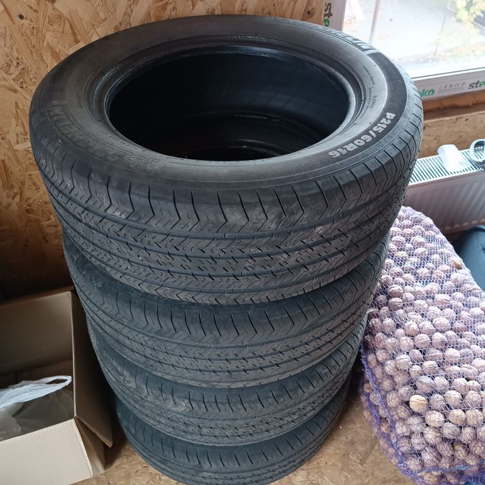 Продам всесезонну резину Michelin 215/60/16