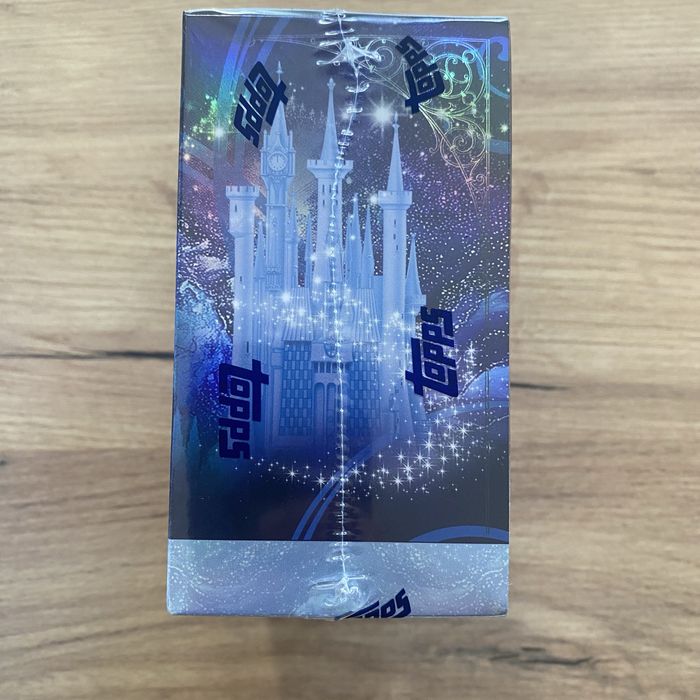 2025 Topps Chrome Disney Sapphire Edition Nova e Selada