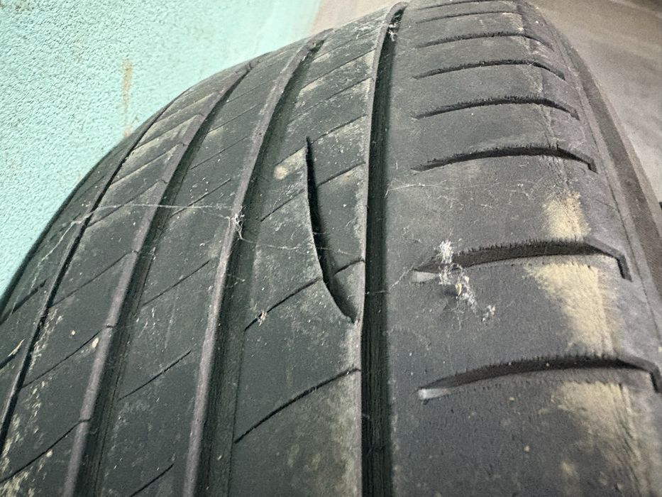 2 pneus Michelin Primacy 3 com meio piso. 205/55R16