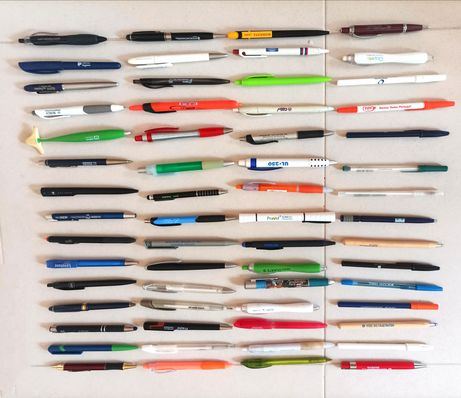 Lote de 60 canetas esferográficas com publicidade