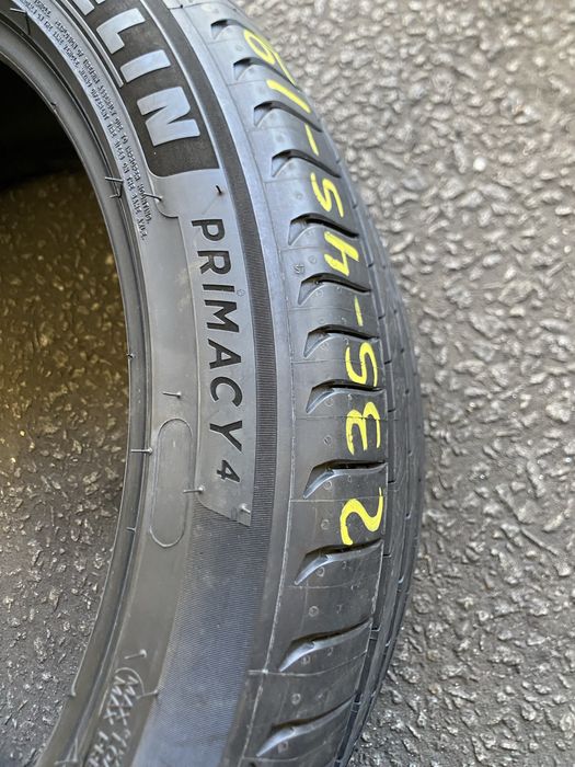 235/45/19 - Michelin Primacy 4 (NOVOS)