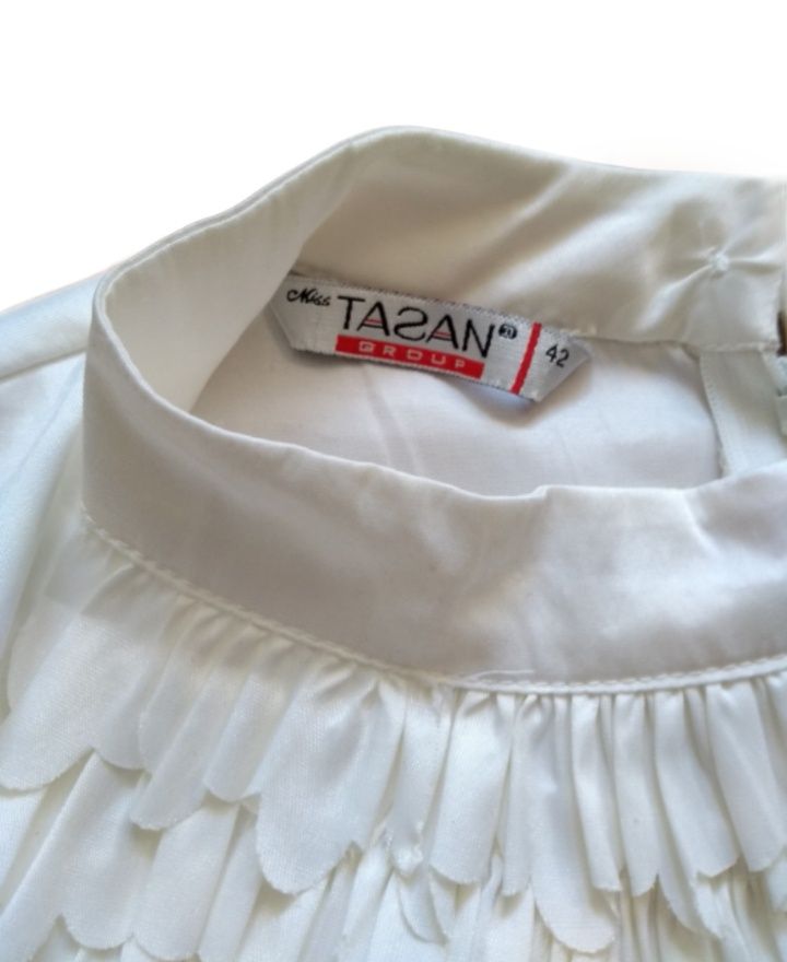 Biała, elegancka bluzka / koszula z żabotem – Miss Tasan – 42