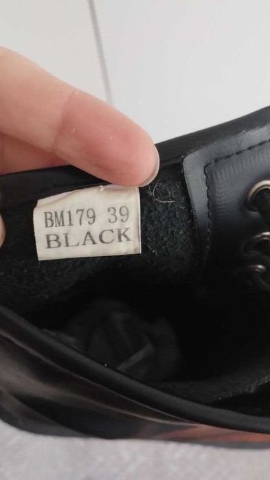 Продам чорні берці