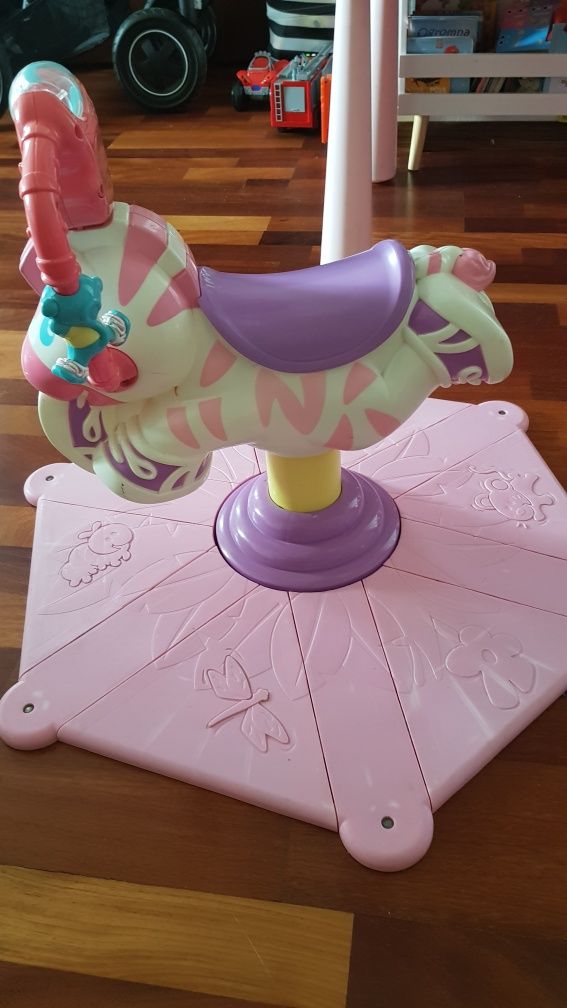 Skoczek fisher price zebra