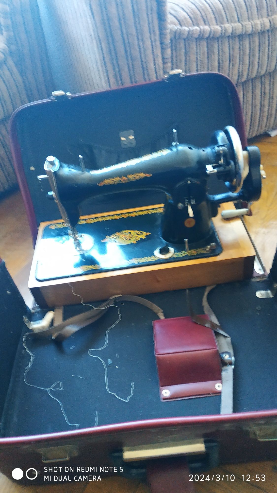 Ручная швейная машинка зингер