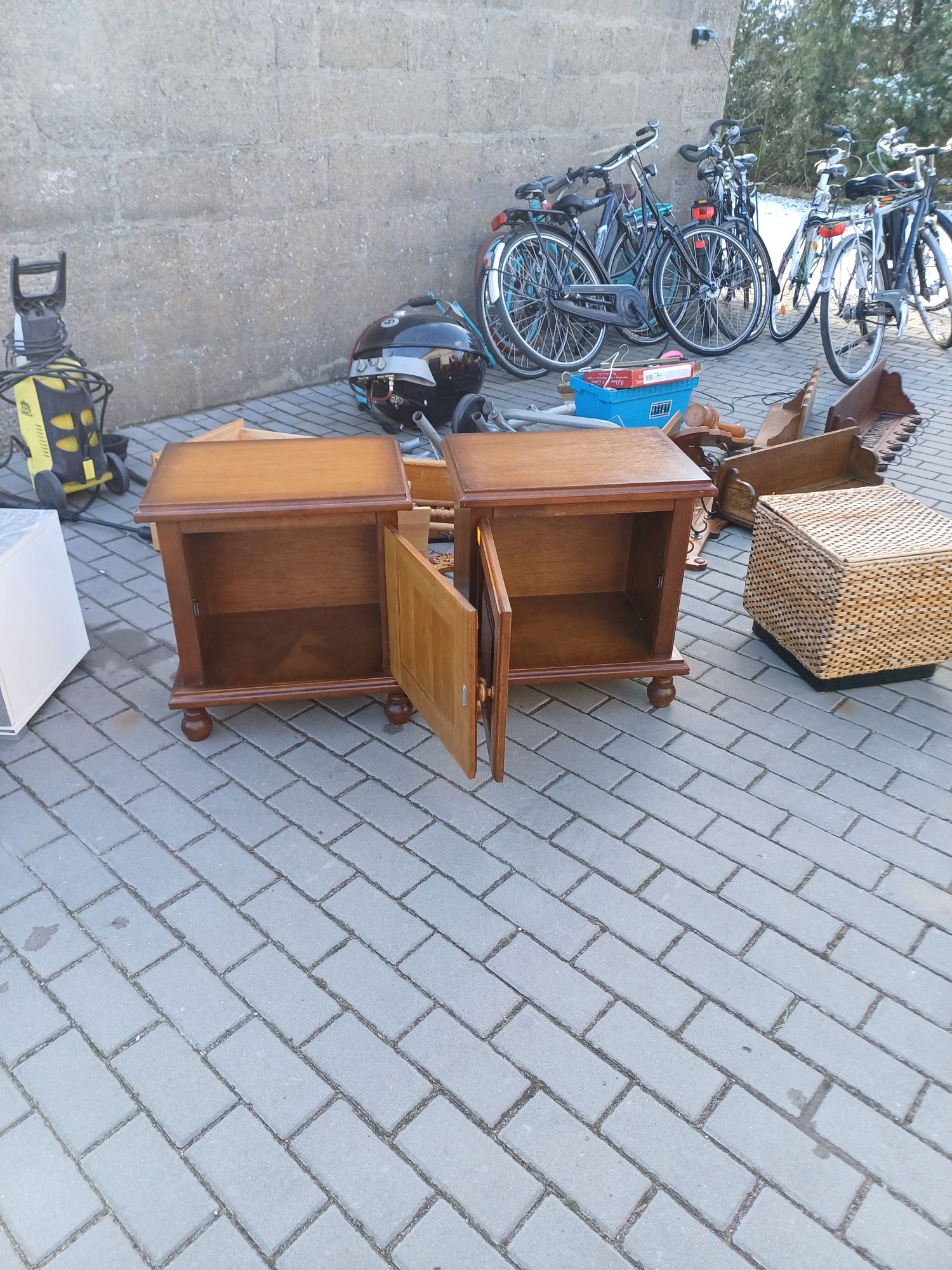 Komplet szafek nocnych