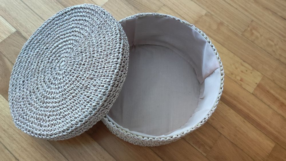 Caixa redonda 25cm forrada tipo crochê