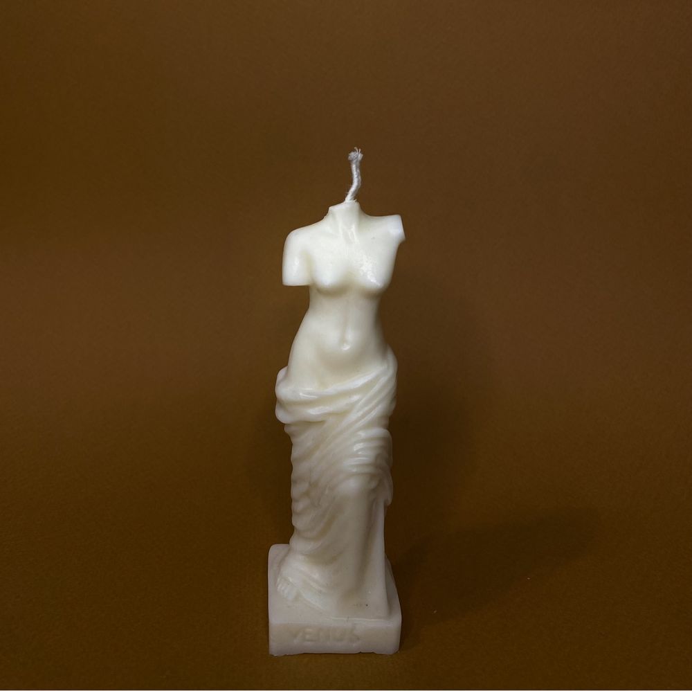 Соєва свічка у формі жіночого тіла