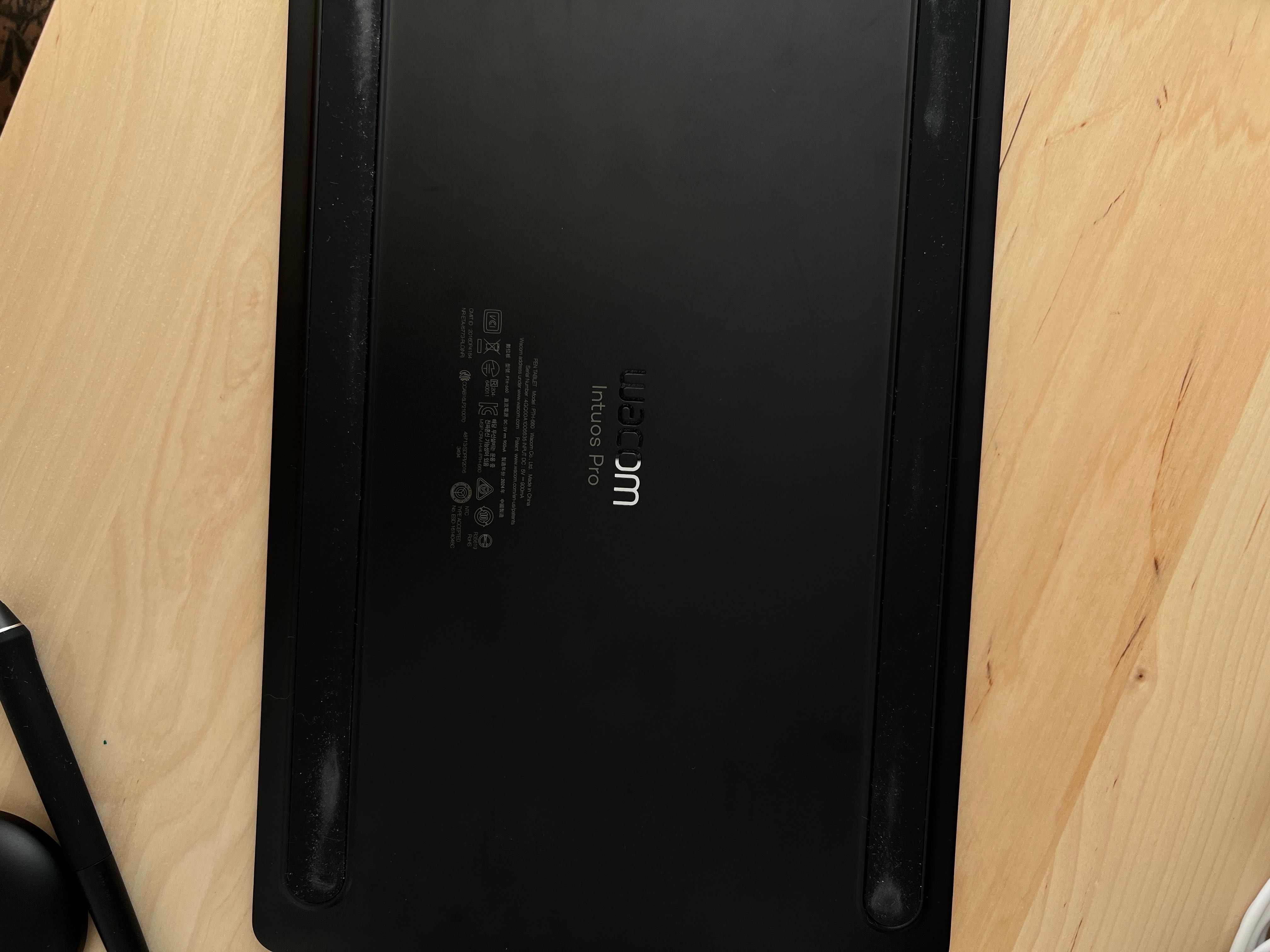 Wacom Intuos Pro M – Professional Graphic Tablet
