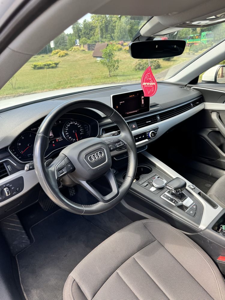 Audi a4 2.0 tdi 2019r bogata wersja PIEKNA z łopatkami
