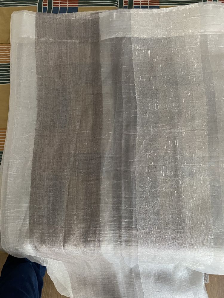 Cortinados em organza, organizados em 2 peças como novos