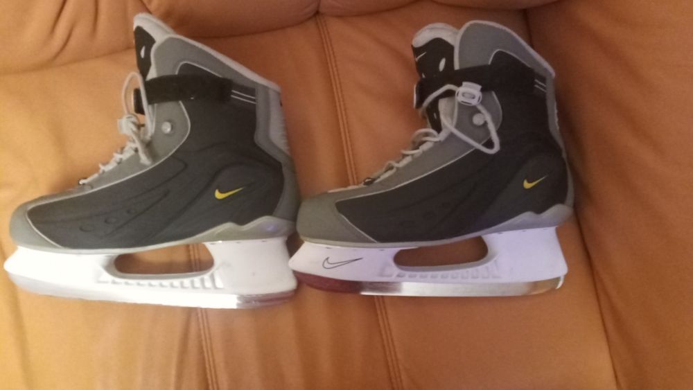 Łyżwy hokejowe NIKE Rozmiar44,5 Wkładka 28,3 cm Płozy Bauer .Super