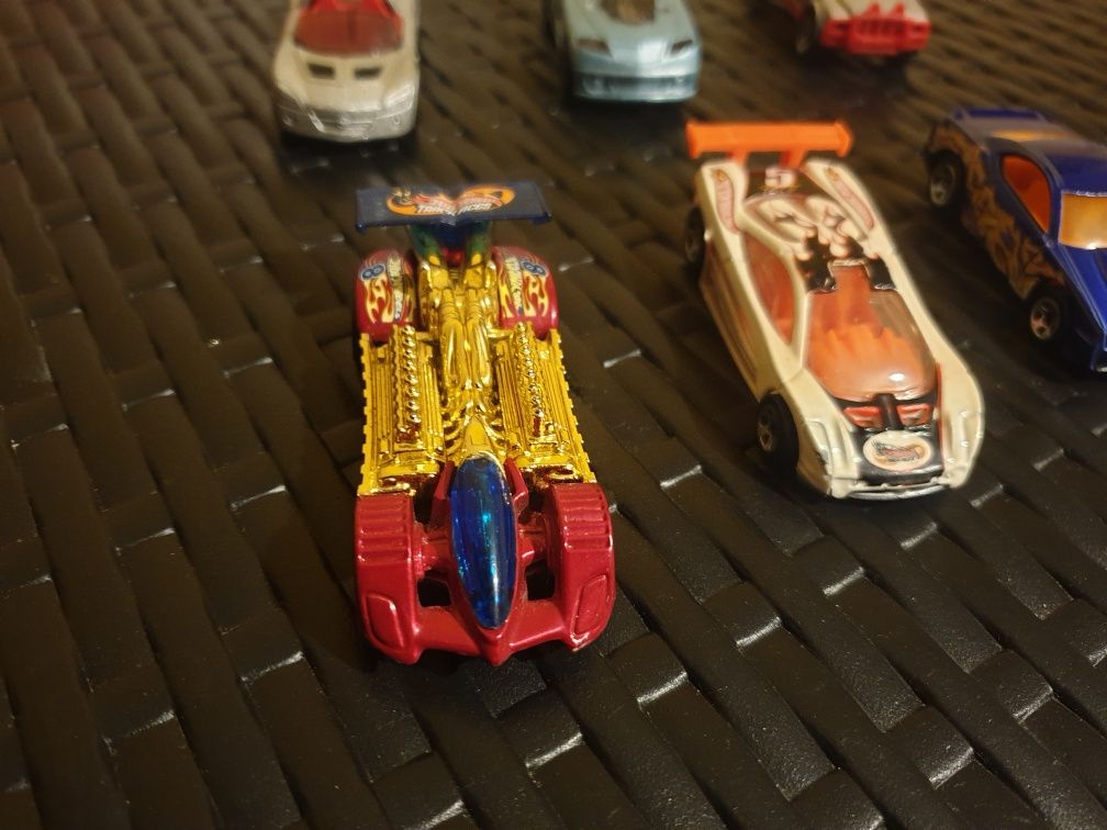 Carros Hotwheels Matchbox da Mattel