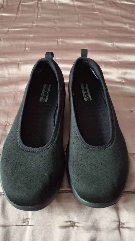 Сліпони  Sketchers