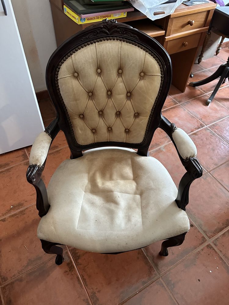 Vendo 2 cadeiras de sala em bom estado