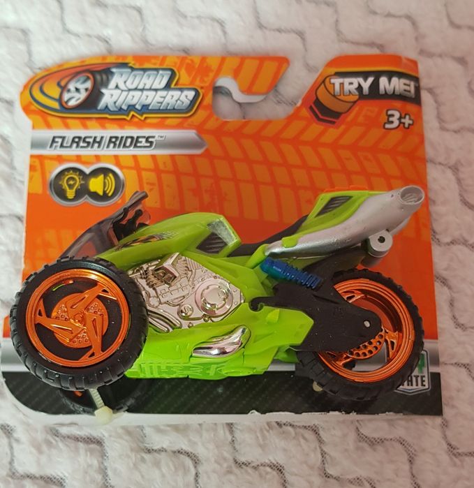 trójkołowy motocykl z efektami dźwiękowymi i świetlnymi