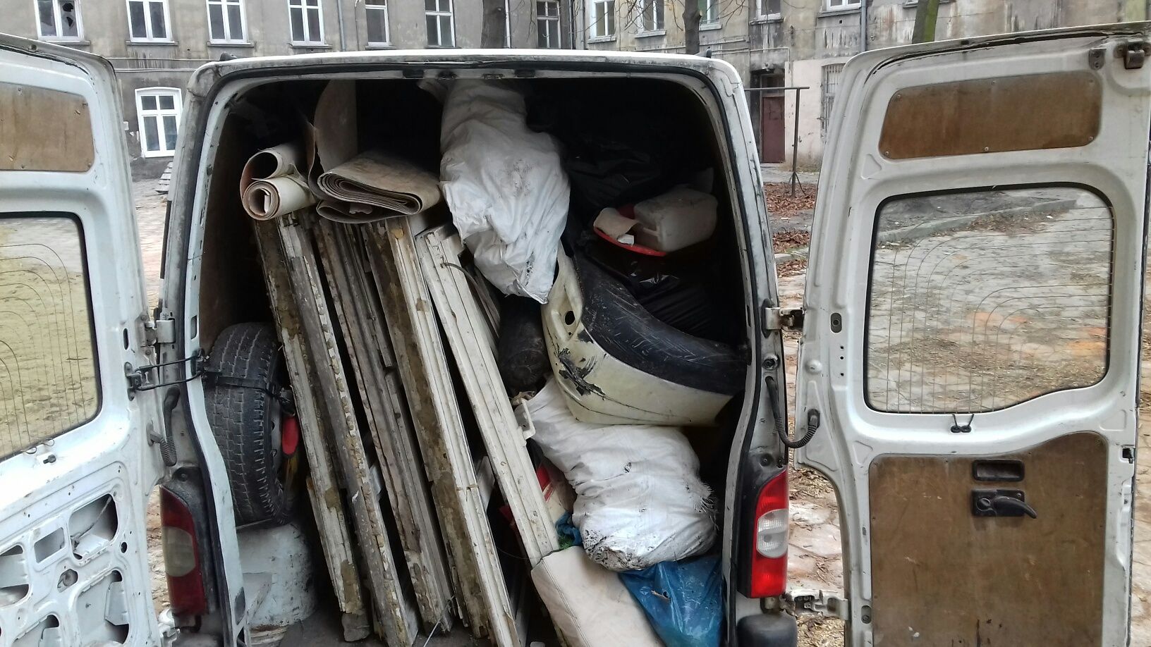 Wywóz śmieci styropian papa złomu gruzu