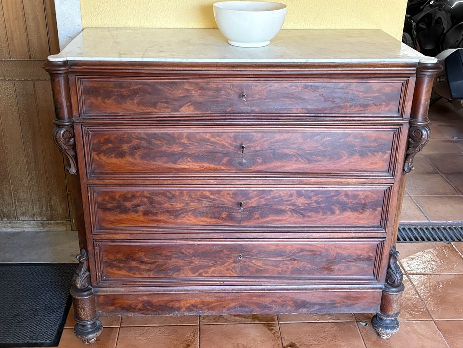 Aparador Movel comoda antiga vintage com tampo de pedra marmore